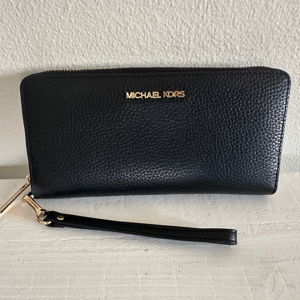 *SOLD** LIKE NEW! Michael Kors Black Pebbled Leather Wristlet Wallet